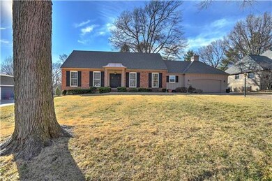 10340 Pawnee Ln, Leawood, KS 66206 - photo 2