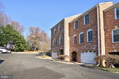 117 Shooters Ct, Alexandria, VA 22314 - photo 2