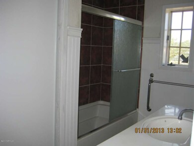 Master bath tub/shower