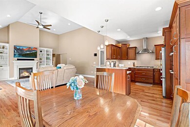 11 Windy Hollow Cir, MerriMacK, NH 03054 - photo 7