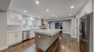 213 E Farnham Ln, Wheaton, IL 60189 - photo 6