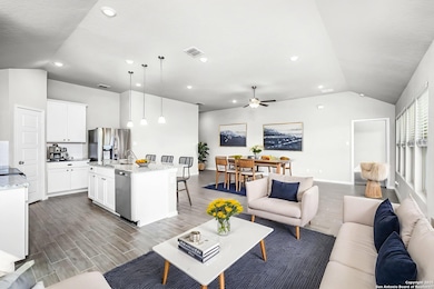 1117 Amber Lake, Seguin, TX 78155 - photo 5