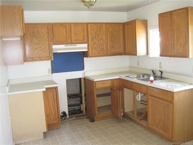 140 Glen St, West Point, VA 23181 - photo 3