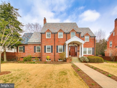 5107 Massachusetts Ave NW, Washington, DC 20016 - photo 2