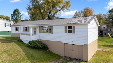 19 Suzanne St, Little Hocking, OH 45742 - photo 2