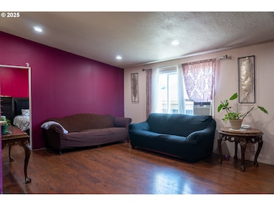 300 S Everest St, Newberg, OR 97132 - photo 5