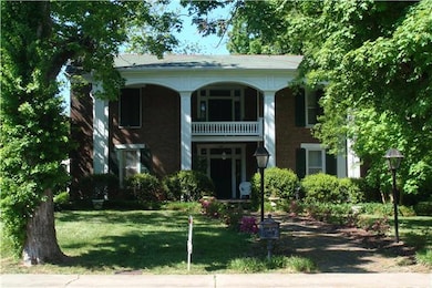 422 Belmont Ave, Shelbyville, TN 37160 - photo 2