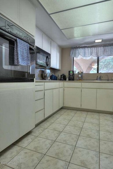008 Kitchen