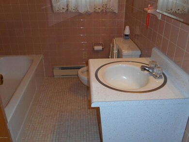 Main Floor Full Bath