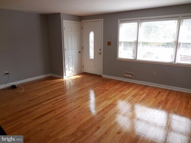 1142 Linden Ave, Halethorpe, MD 21227 - photo 4