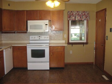 403 E Trowbridge St, Des Moines, IA 50315 - photo 5