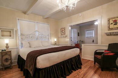 215 W Travis St, Fredericksburg, TX 78624 - photo 7