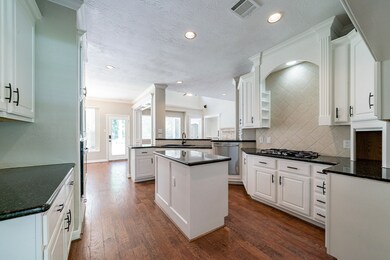 10619 Clubhouse Cir, Magnolia, TX 77354 - photo 2