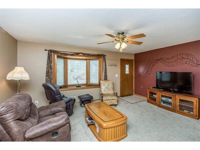 2721 Matthew Dr SW, Cedar Rapids, IA 52404 - photo 2