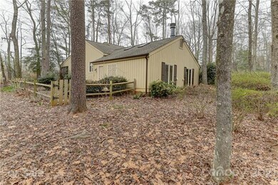 Fenced rear & side yard