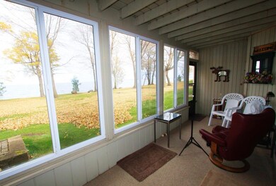3-Season porch amazing views!