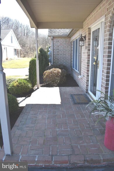 2338 Majestic Ct, Chambersburg, PA 17202 - photo 2