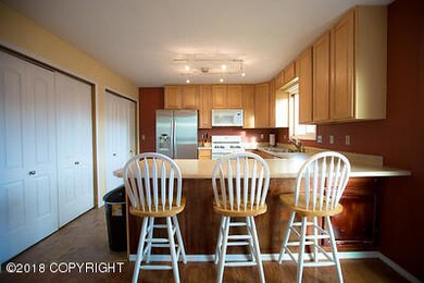Kitchen with breakfast bar
