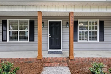 3807 Broomstraw Ct, Matthews, NC 28105 - photo 6