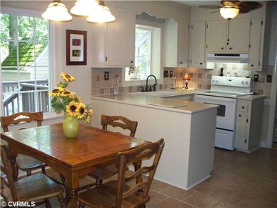 Kitchen - Great kitchen for entertaining.