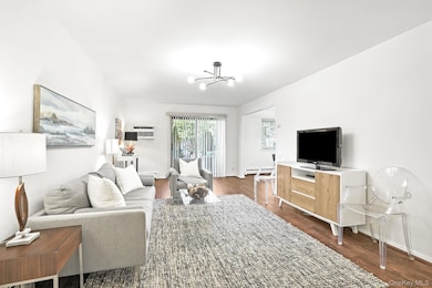 348 Central Park Ave unit C15, Scarsdale, NY 10583 - photo 2