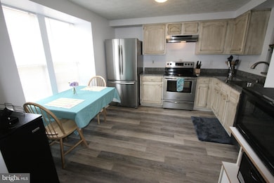 2535 Log Mill Ct, Crofton, MD 21114 - photo 3