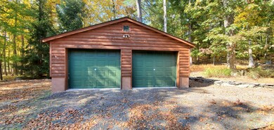 221 Arbutus Ln, Milford, PA 18337 - photo 2