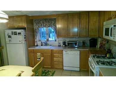 40 Elmbrook Dr, Warwick, RI 02889 - photo 2