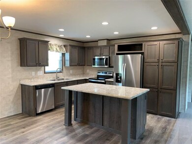 47 Cleo Cir, Rochester, NH 03868 - photo 2