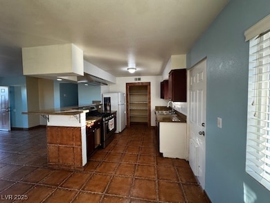 5111 Dalton Dr, Las Vegas, NV 89119 - photo 7