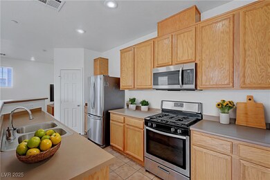 470 Dorchester Bend Ave unit 3, North Las Vegas, NV 89032 - photo 4