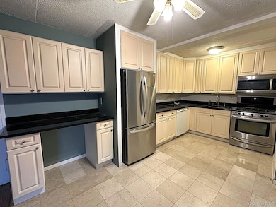 Diplomat Towers unit 8J, Mount Kisco, NY 10549 - photo 6