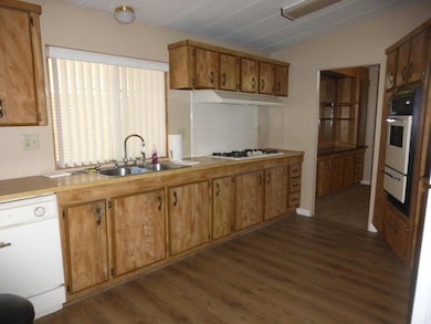 2627 W Midvalley Ave unit 5, Visalia, CA 93277 - photo 3