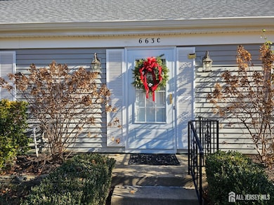 663 Yorktown Ln unit C, Monroe, NJ 08831 - photo 2