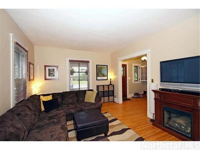 LIVING ROOM LOOKING TO THE FRONT.