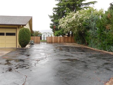 2885 Lapine Ave, Central Point, OR 97502 - photo 6