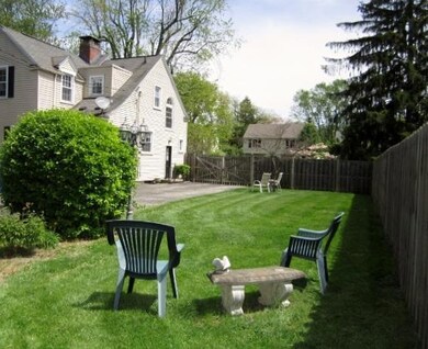 4 BACK YARD (567x462)