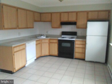 425 Blaker Dr, East Greenville, PA 18041 - photo 6