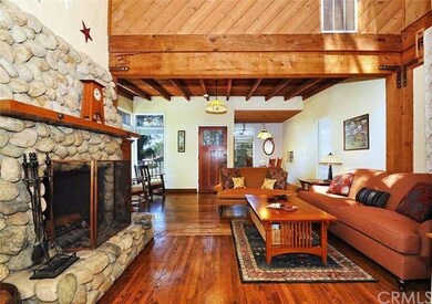 Another photo of the living room