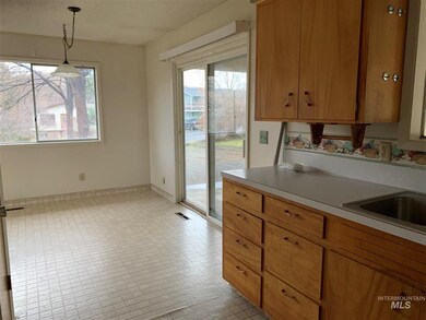 326 Jefferson St, Asotin, WA 99402 - photo 7