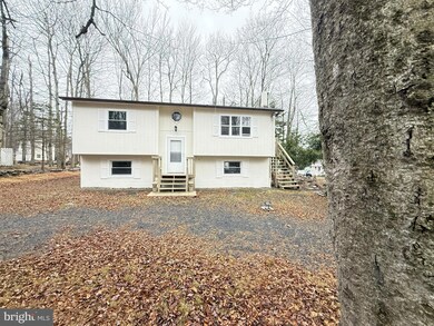 8066 Red Squirrel Dr, Tobyhanna, PA 18466 - photo 2