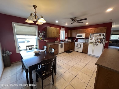 302 4th Ave SW, Bowman, ND 58623 - photo 3