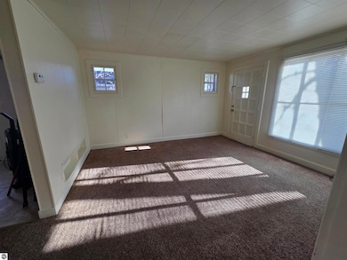 517 Bennett Ave, Mount Pleasant, MI 48858 - photo 3