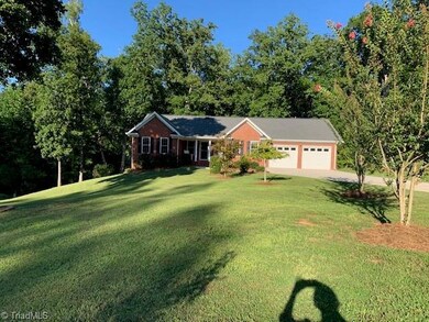 1006 E Chamberlin Dr, Asheboro, NC 27205 - photo 3