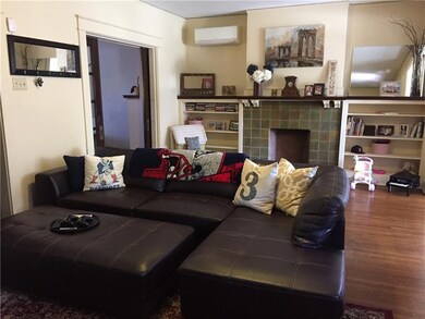 CHARMING LIVING ROOM!