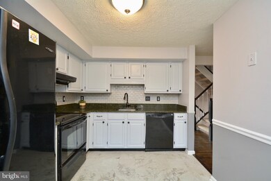 6310 Lightburn Ct, Centreville, VA 20121 - photo 6