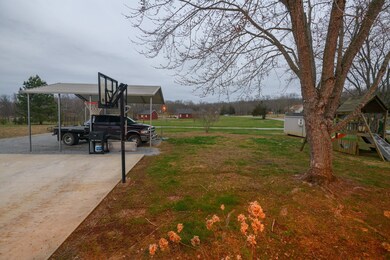 725 Mapleview Dr, Shelbyville, TN 37160 - photo 5