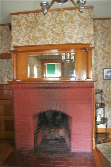 381 Spring St, Saint Johnsbury, VT 05819 - photo 4