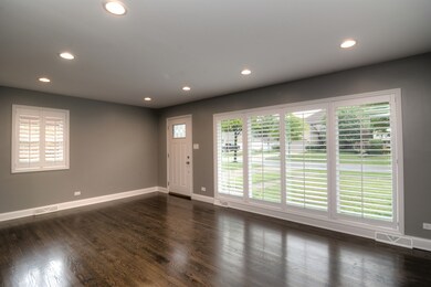 465 W Fremont Ave, Elmhurst, IL 60126 - photo 2