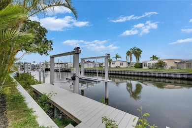 6542 Simone Shores Cir, Apollo Beach, FL 33572 - photo 4